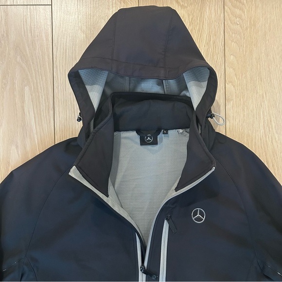 Mercedes-Benz Men's Black Hooded Softshell Jacket Performance Windproof Utility - Picture 4 of 10